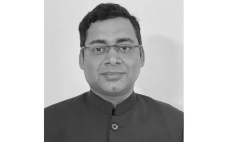 Supreme Court Lawyer Devesh Tripathi receives Honorary Doctorate from University of California.