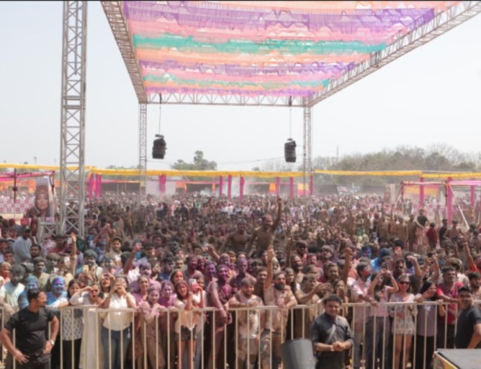 ‘Mudfest’ Celebrated with Great Enthusiasm in Surat on Dhuleti by Triom Club