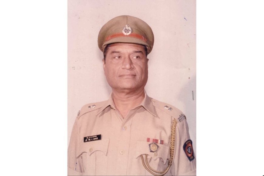 Mulkha Vegala (Extraordinary) Untold Story of uncommon Dr. S. R. Kapse Police Officer